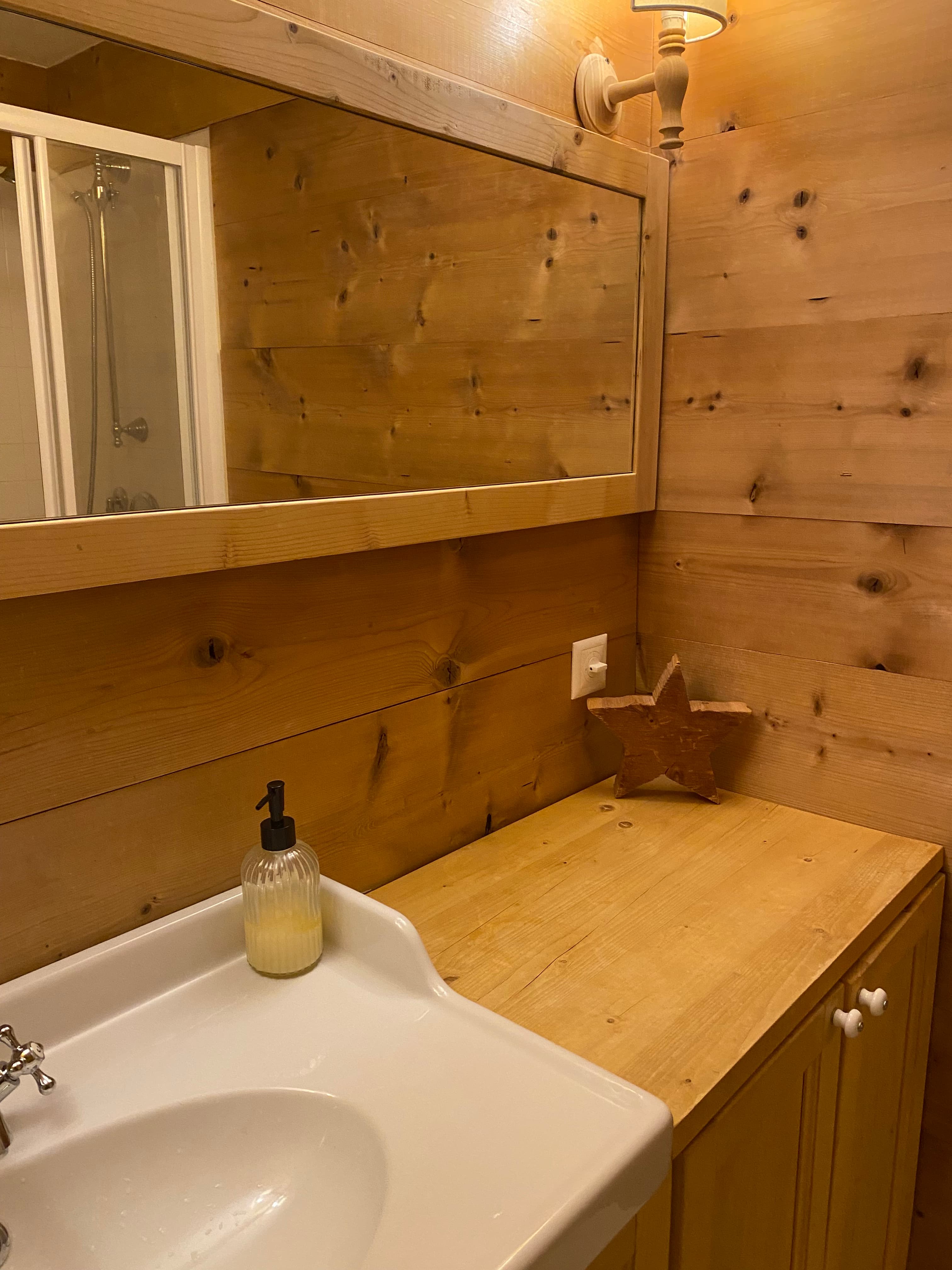Wooden bathroom with alpine charm